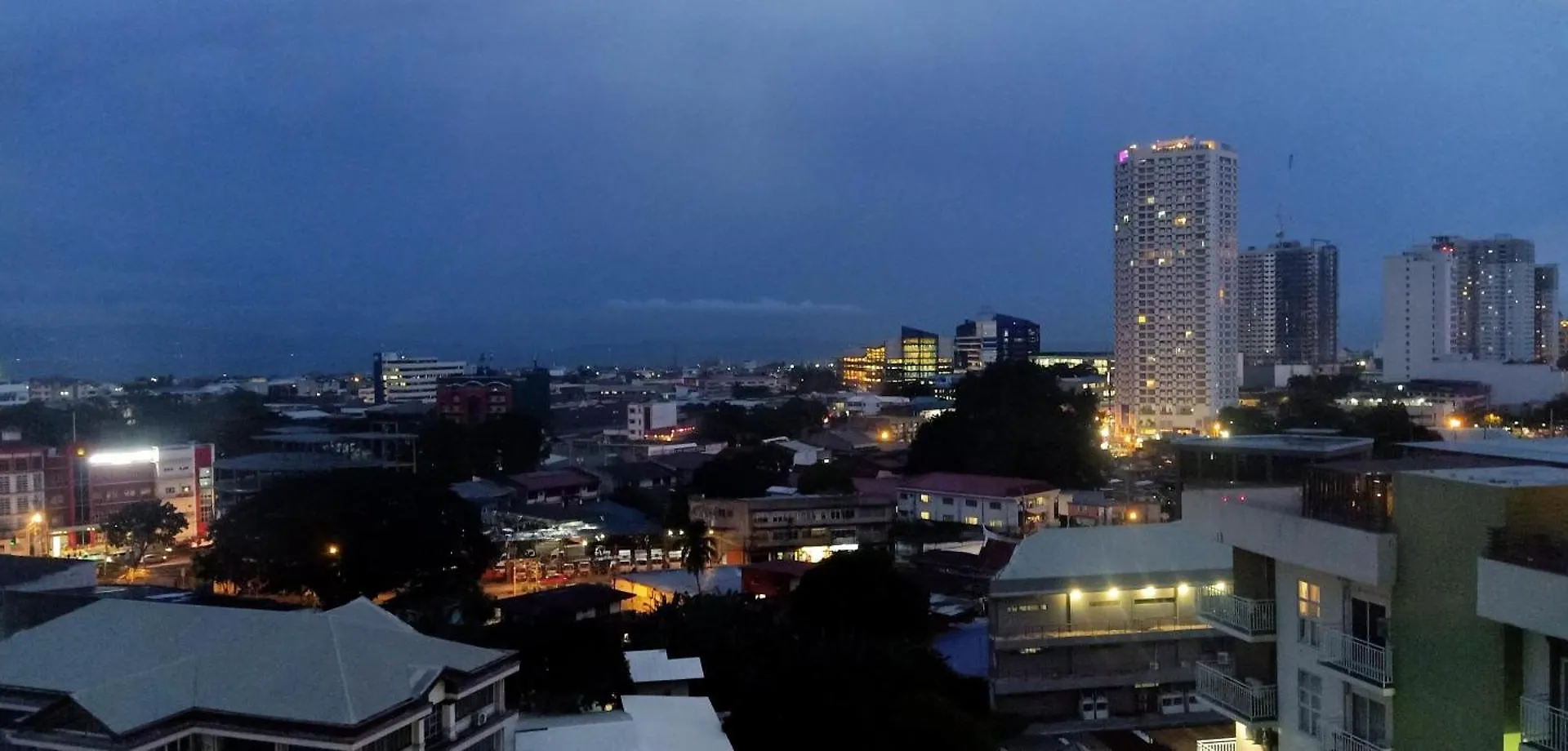 Apartment Chic And Affordable Studio Davao Stadt